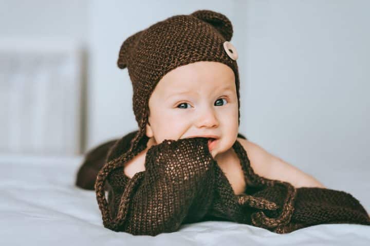 Baby kaut am Pullover | © panthermedia.net /DmytroBandakBO