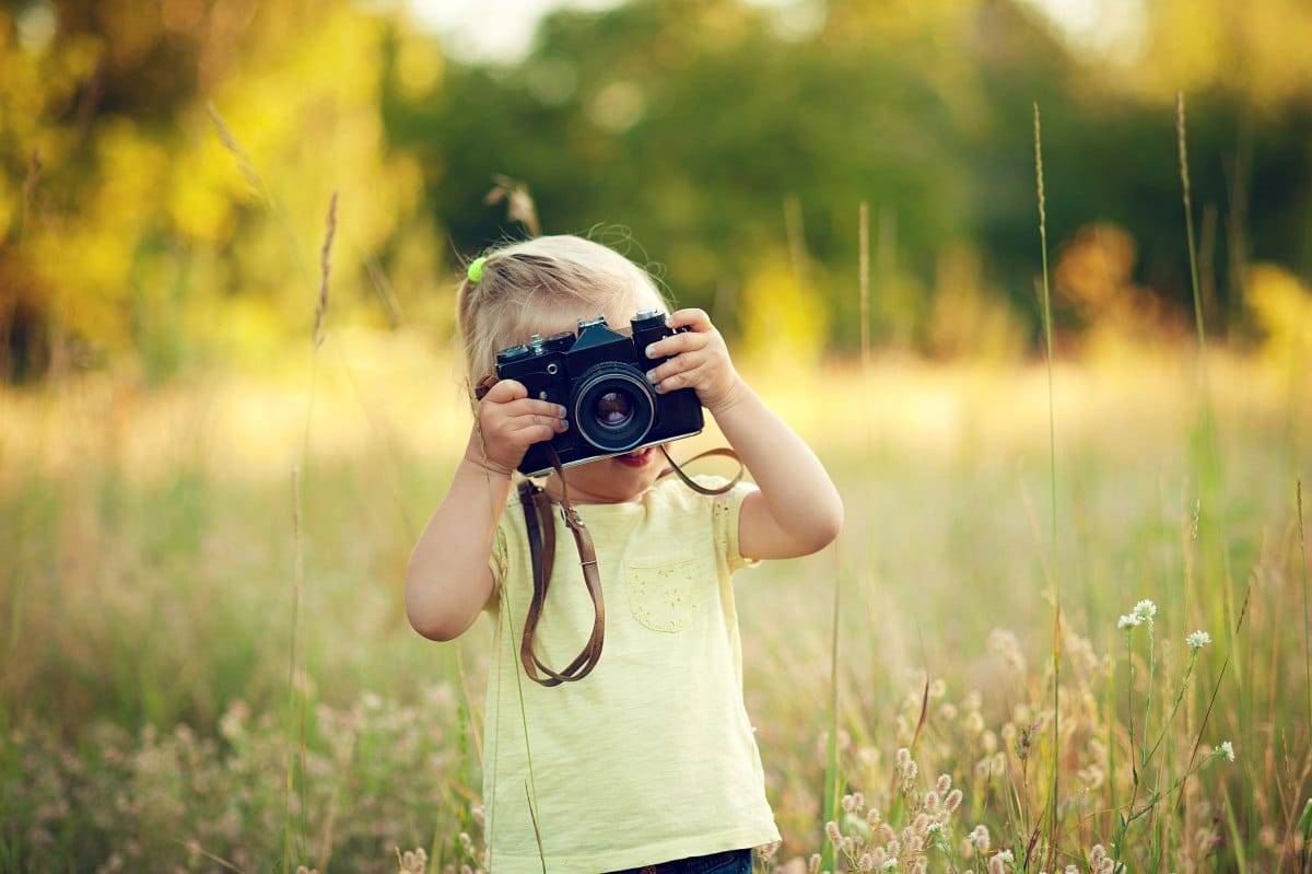 Wie bringt man seinem Kind das Fotografieren bei?